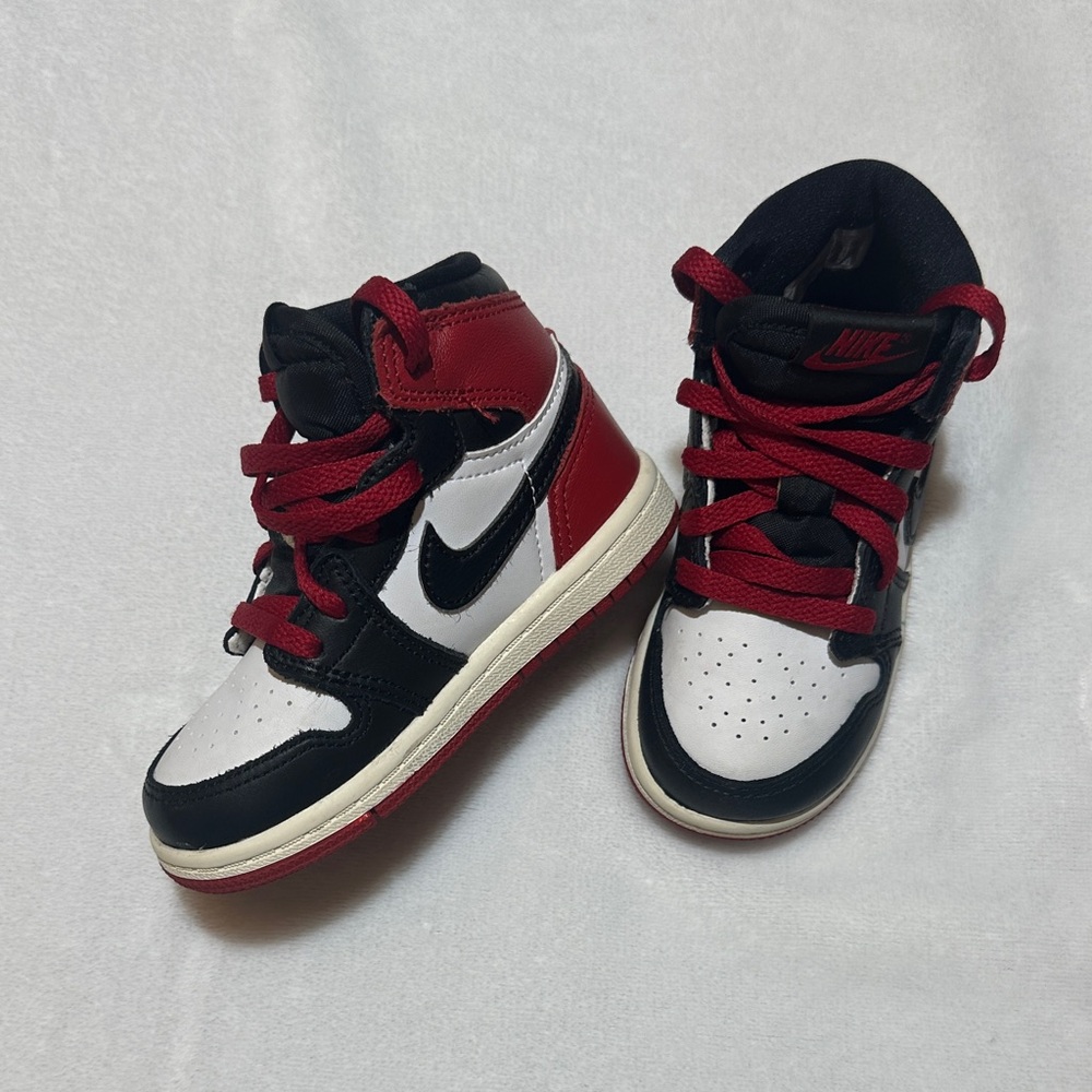 EUC boys black, red & white Air Jordan I retro high OG  size 6.5